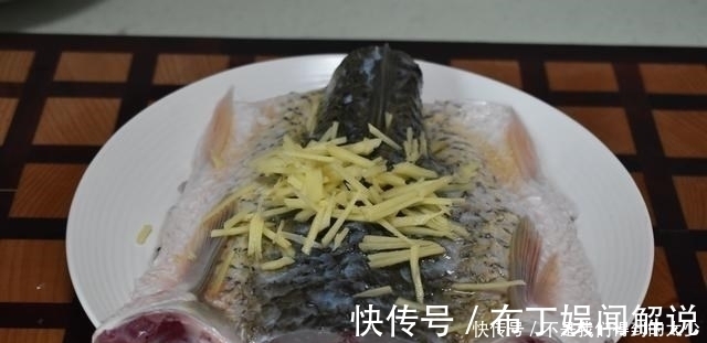 玉米海鲜菇鱼汤|两口子的晚餐,一荤一素一汤,实惠又好吃,吃着舒服,光盘不浪费