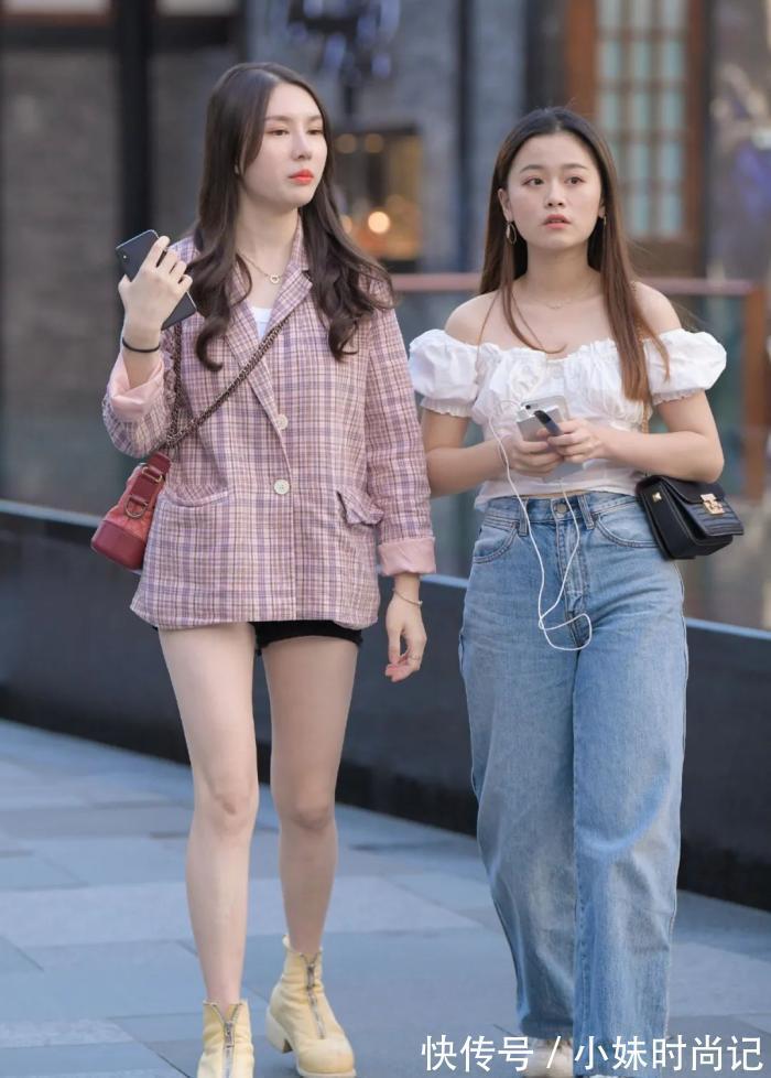 美女 街拍美女:皮肤白皙美丽的颜值美女,粉色西装外套和潮流短裤,清纯美丽