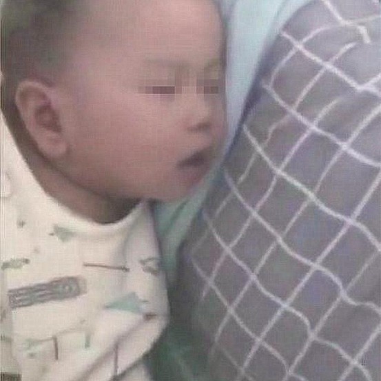 妈妈|妈妈半夜醒来,发现8个月大的儿子“丢了”,找到后吓出一身冷汗