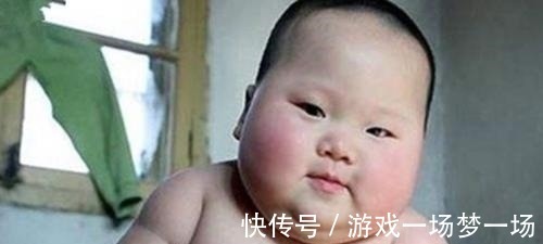 龙凤胎|产妇生下龙凤胎,哥哥吃奶粉,妹妹吃母乳,6个月后差距太大