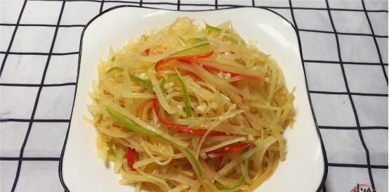 正确|炒土豆丝时,有人泡水有人焯水其实不对大厨分享正确做法