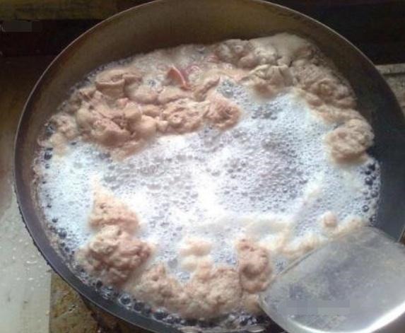 不管什么肉，焯水时牢记这两点，保证脏东西自己出来