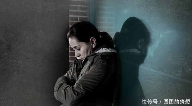 每天躺着玩手机的人,最后发生了什么呢?3大变化或许会不请自来