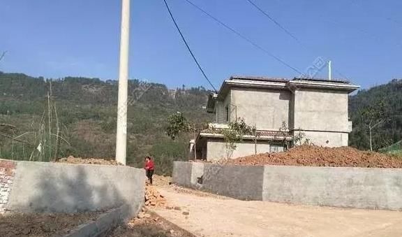 别墅|农村小伙竟花34万在人烟稀少的地方建别墅,为了啥?