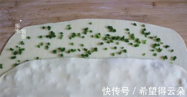好吃|做花卷,这个方法很简单,筷子一拧一压,层次分明,香软好吃!