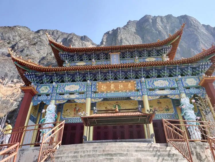 指南村|登顶东川小牯牛山——慈悲殿