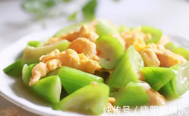 江一舟|炒丝瓜时，先放油就错了，教你饭店做法，丝瓜滑嫩不出水不发黄