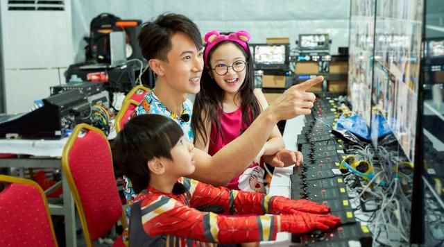 萌娃Neinei长大了！徒手拔牙被赞勇敢，超级奶爸拍摄记录全过程