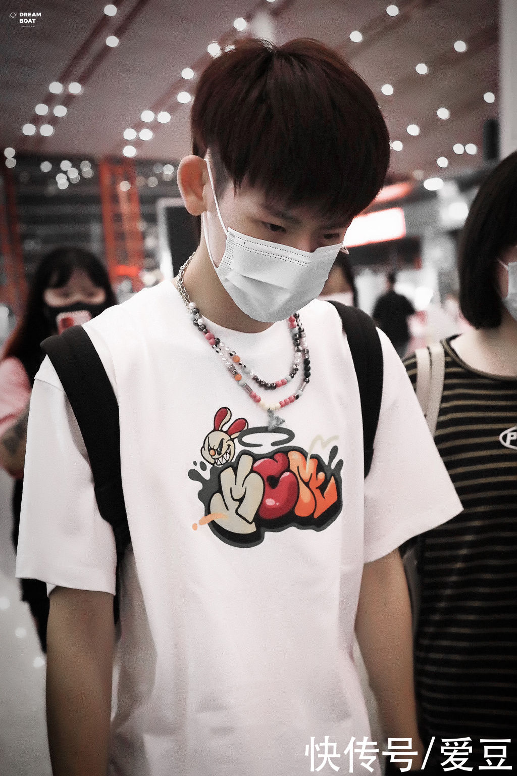 幼儿园|210708 小鬼昨晚启程前往南方录制综艺节目 是小朋友背着书包去上幼儿园吧？