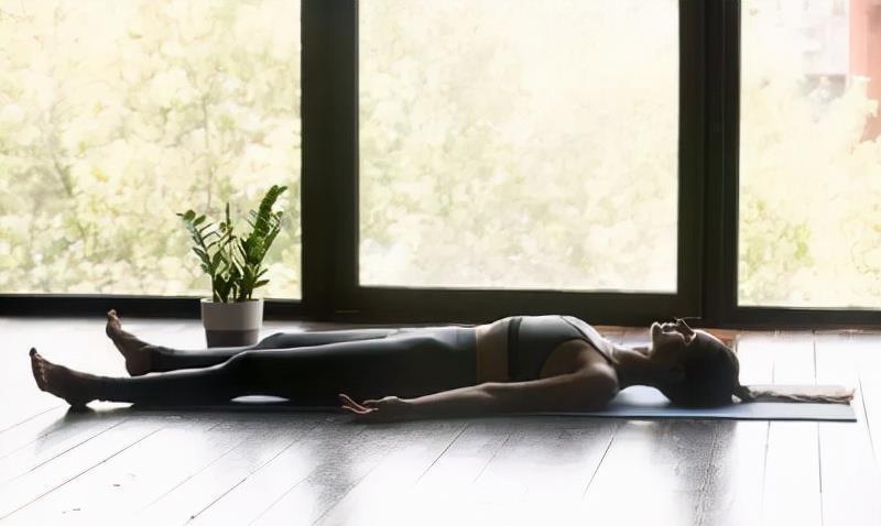 背部|为什么说摊尸式是瑜伽里最重要的体式之一, 如何练习
