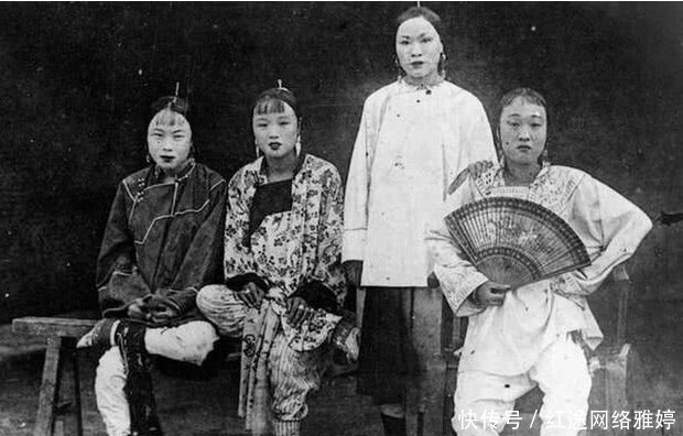 盖头|晚清旧照:第1张新娘的盖头是个盆,女子三寸金莲和空气刘海