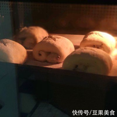 牛奶面包|早上不知道吃什么,一碗黑米牛奶面包全搞定