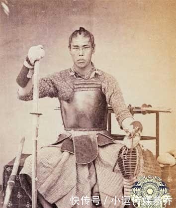日本|日本武士老照片：手拿倭刀，身材矮小却长相凶悍，看起来野心勃勃
