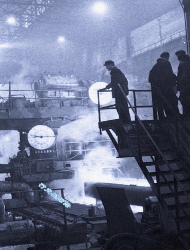 二战|俄罗斯钢铁城市:二战时涌入60万青年,生铁产量已超5亿吨