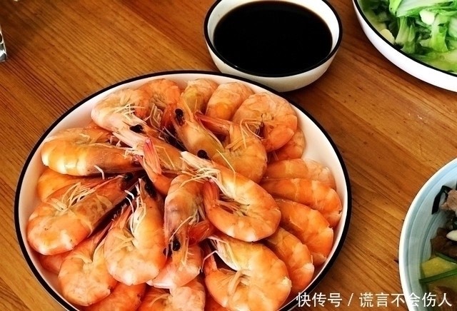 小姐姐|家里3个孩子,吃饭不凑合,做一桌家常菜,朋友担心儿子接不走