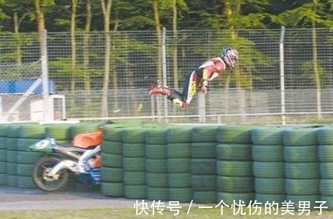 |搞笑图片幽默段子笑话:骑摩托车就要小心点呢,出事故了吧?