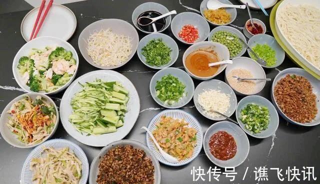 豪华|孙莉晒豪华凉面,配料20盘,吸引1万人点赞,网友我能吃3碗