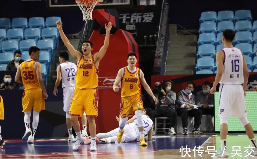 张宁|剩13秒落后2分,山西男篮精妙战术助张宁摆脱防守后打进绝平球