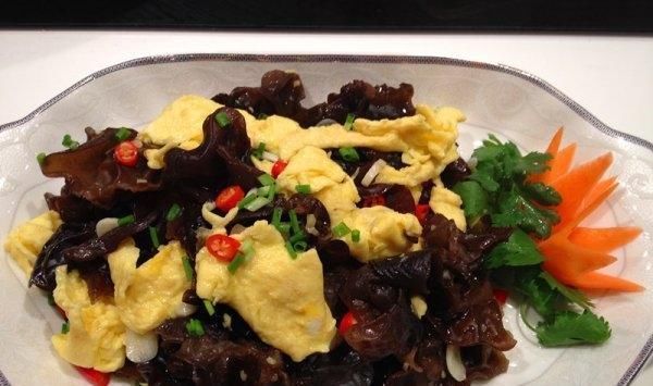 清肠排毒|黑木耳和此物一起煮,给肠胃“洗洗澡”,大肚子平了,脑瓜更聪明