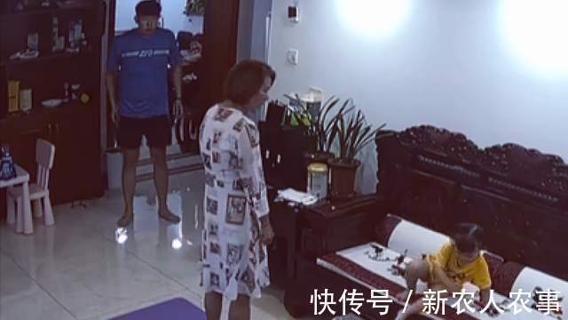 魔咒|当二胎遇上了一胎,再坏的脾气也瞬间秒怂,网友:逃不了的魔咒