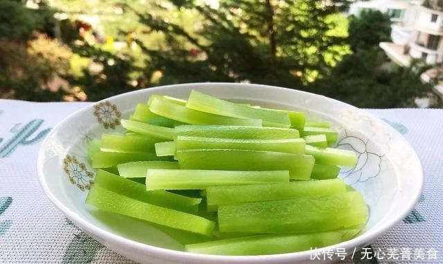 生菜可以直接凉拌,也可以炒肉片,味道咸香,味道酥脆