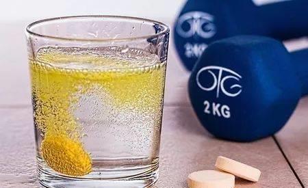 中老年人预防骨质疏松,补钙就可以了吗?错,