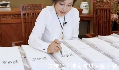 大衣哥$刘晓庆直播间大秀书法,一幅字2888,上架几小时无人问津显尴尬