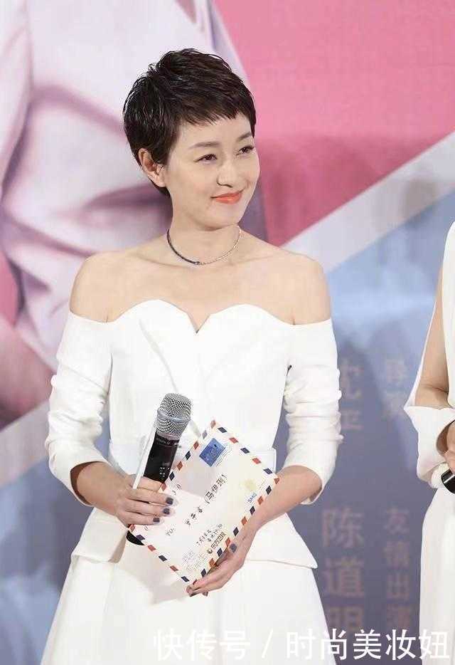 榜样|马伊琍离婚后活出自我，穿白色连衣裙高级优雅，中年女性的榜样