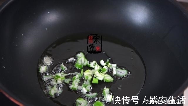 教你在家自制“万能烧烤酱”，烤啥都好吃，成本2块钱！