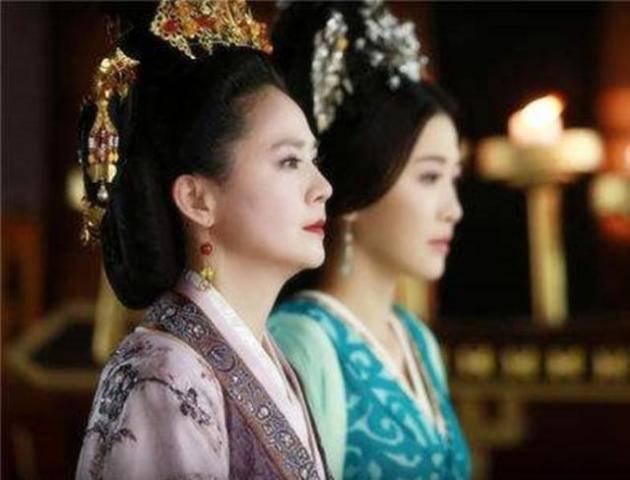 却说|驸马纳妾,公主知道后提刀找上门,见到小妾后却说:妹妹,回家住