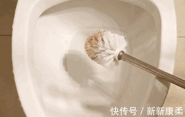 招财猫|闺蜜家从不刷马桶,却没有发黄和臭味,偷学发现用一招就能搞定