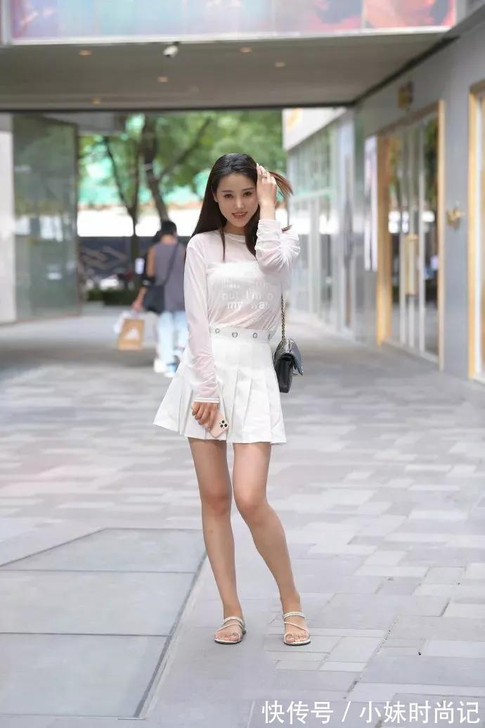 街拍:穿白裙的女生,清新甜美