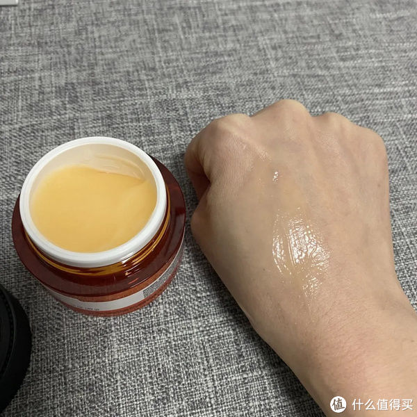 任性de生活 篇八十六：10款网红美白产品空瓶分享，烟酰胺，维c，377哪个最有效？