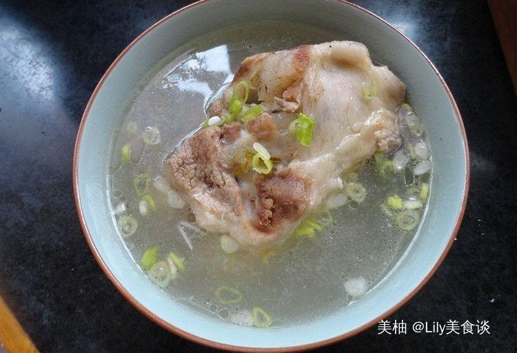  装盘备用|冬天不喝这碗汤可惜了，一大碗下肚暖胃又暖身，还补钙、增强体质