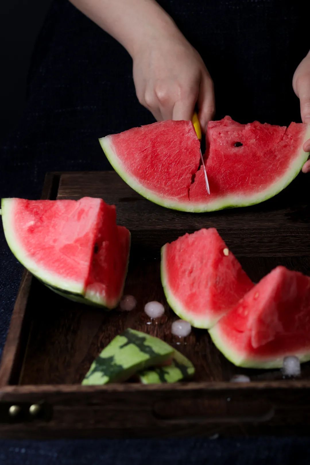 吃西瓜|当心！冰镇西瓜千万不能这样吃