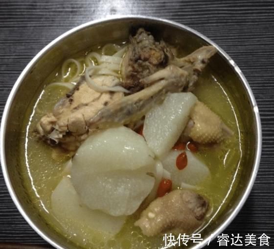 炖鸡汤,别只会焯水了!30年大厨教你3招,肉质鲜香软嫩,无腥味