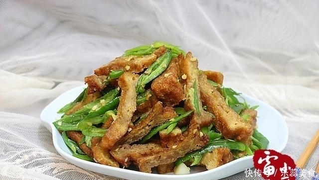 这东西一年才吃上一次,馋死了,端上桌都抢着吃,家乡的味道啊