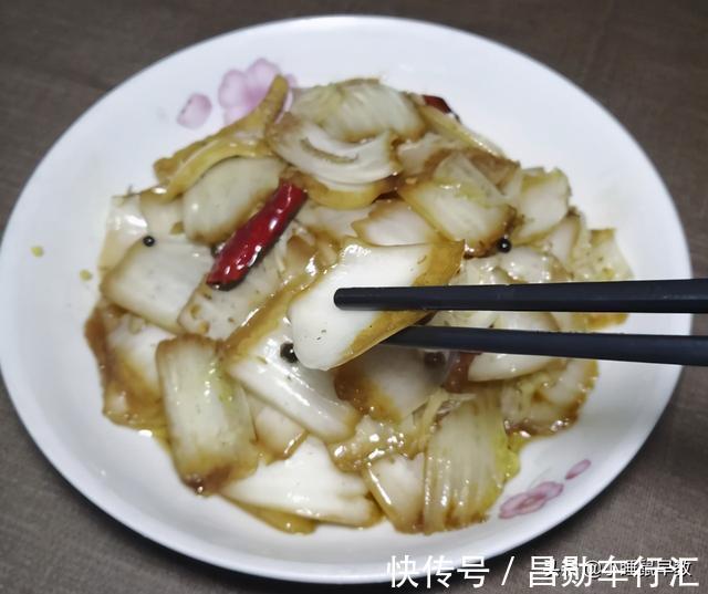 厨友们|家常醋溜白菜怎么做最好吃？掌握这三个窍门，脆嫩鲜香，美味下饭