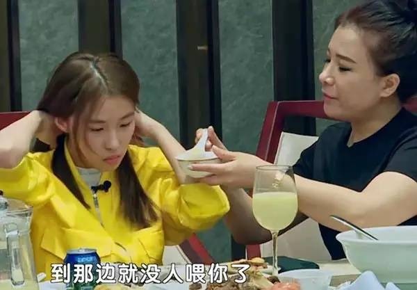 变形记|那个每天开销上万,16岁还要大人喂饭的女孩,现如今判若两人