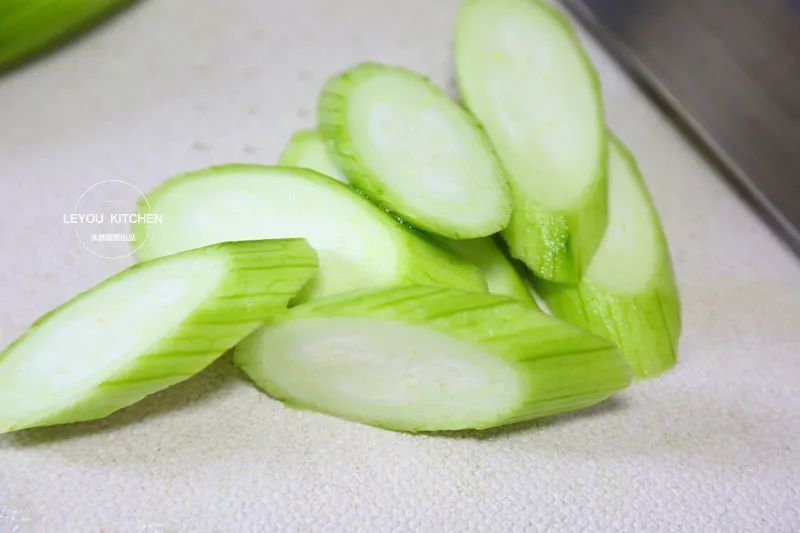 几步做一道素蒸菜,比海鲜还香,三伏天吃错不了