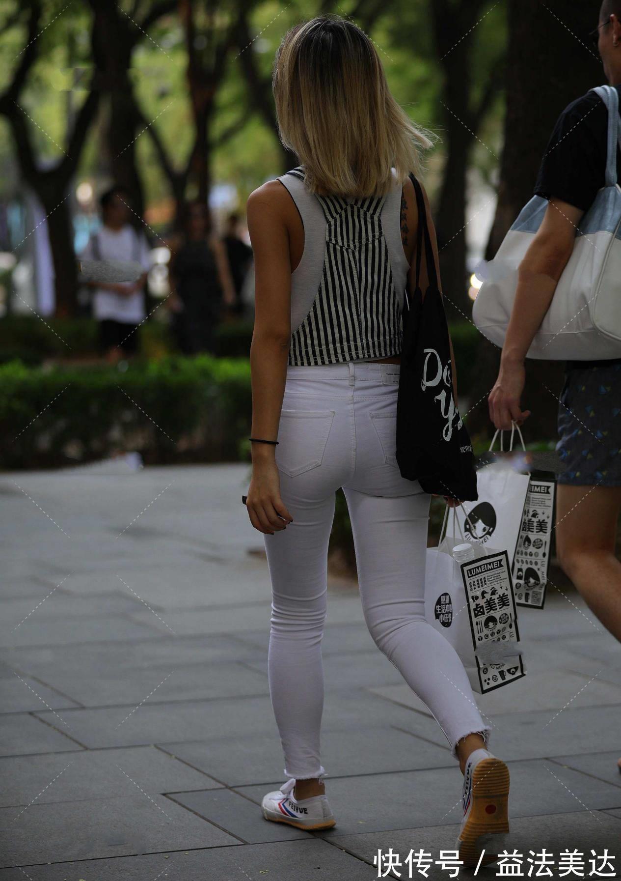 帆布鞋 时髦又洋气的白色修身裤,这样搭配,也太高级了