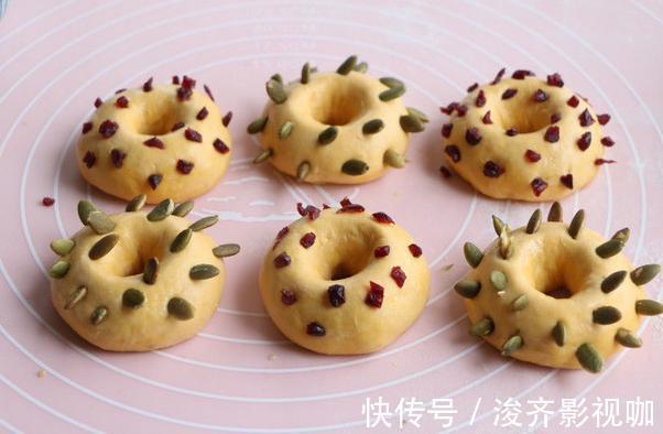 早餐别总吃油条，试试更好吃的南瓜甜甜圈，非油炸更健康