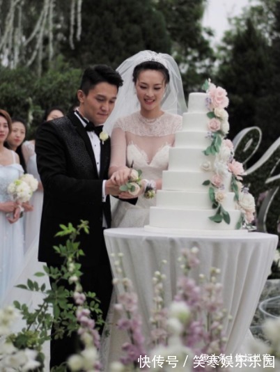 杨臻博|女儿百天！惠若琪一家三口合影，和老公甜蜜接吻，小小惠首次露面