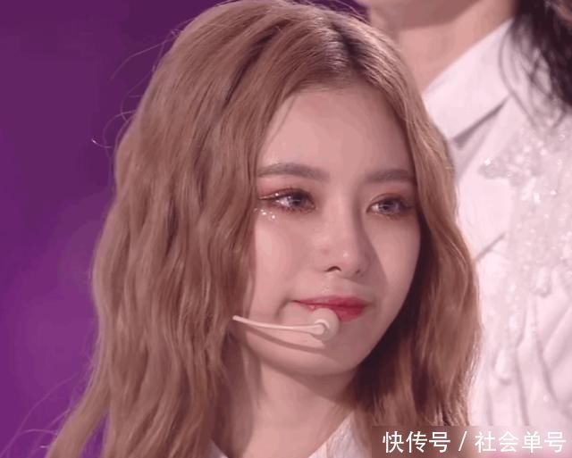 成团出道的陈卓璇和徐艺洋录同档节目,陈姐大笑,徐艺洋全程板脸