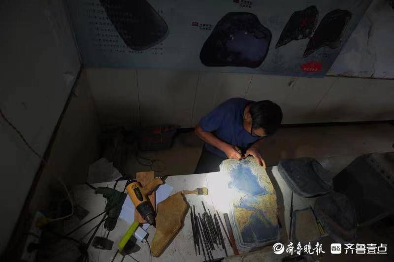 王开全#拾光|把石头刻出灵魂,他带着家人坚守在制砚的路上