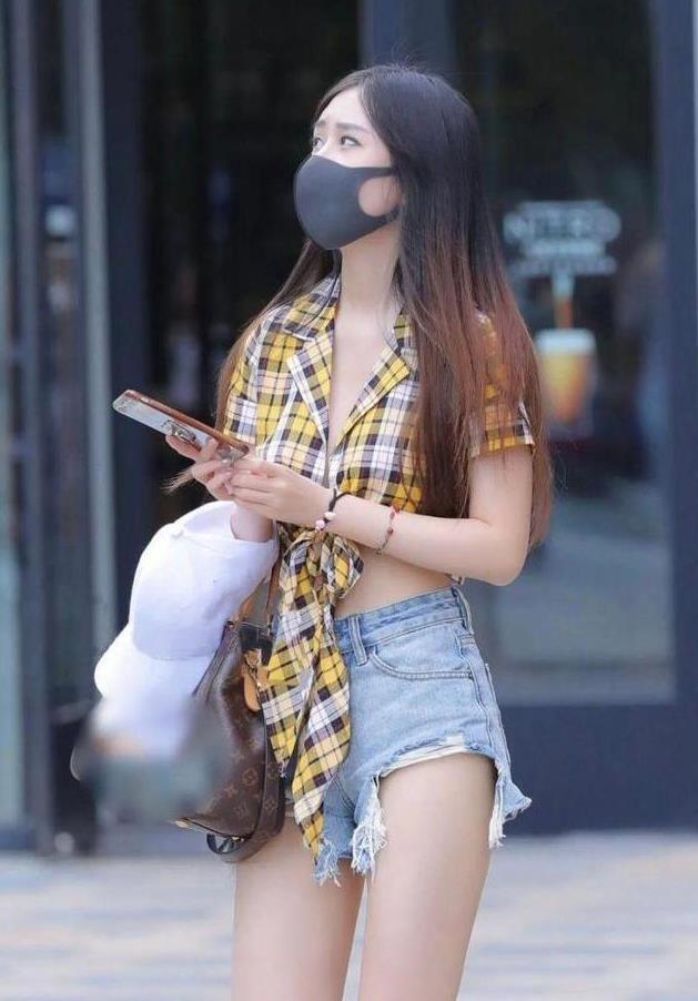  衬衫|格子花纹的短款衬衫搭配短裤，干净优雅，清纯灵动