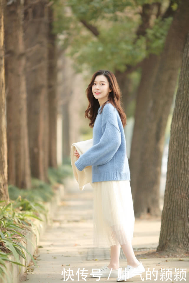 毛衣搭配半身裙,一样会很漂亮