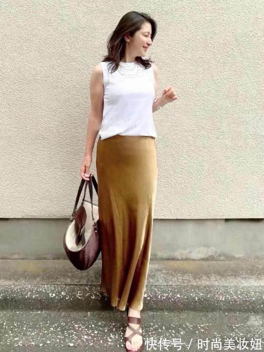 上衣|女人年纪越大,穿衣打扮要“气质”,普通人照着穿也优雅大气