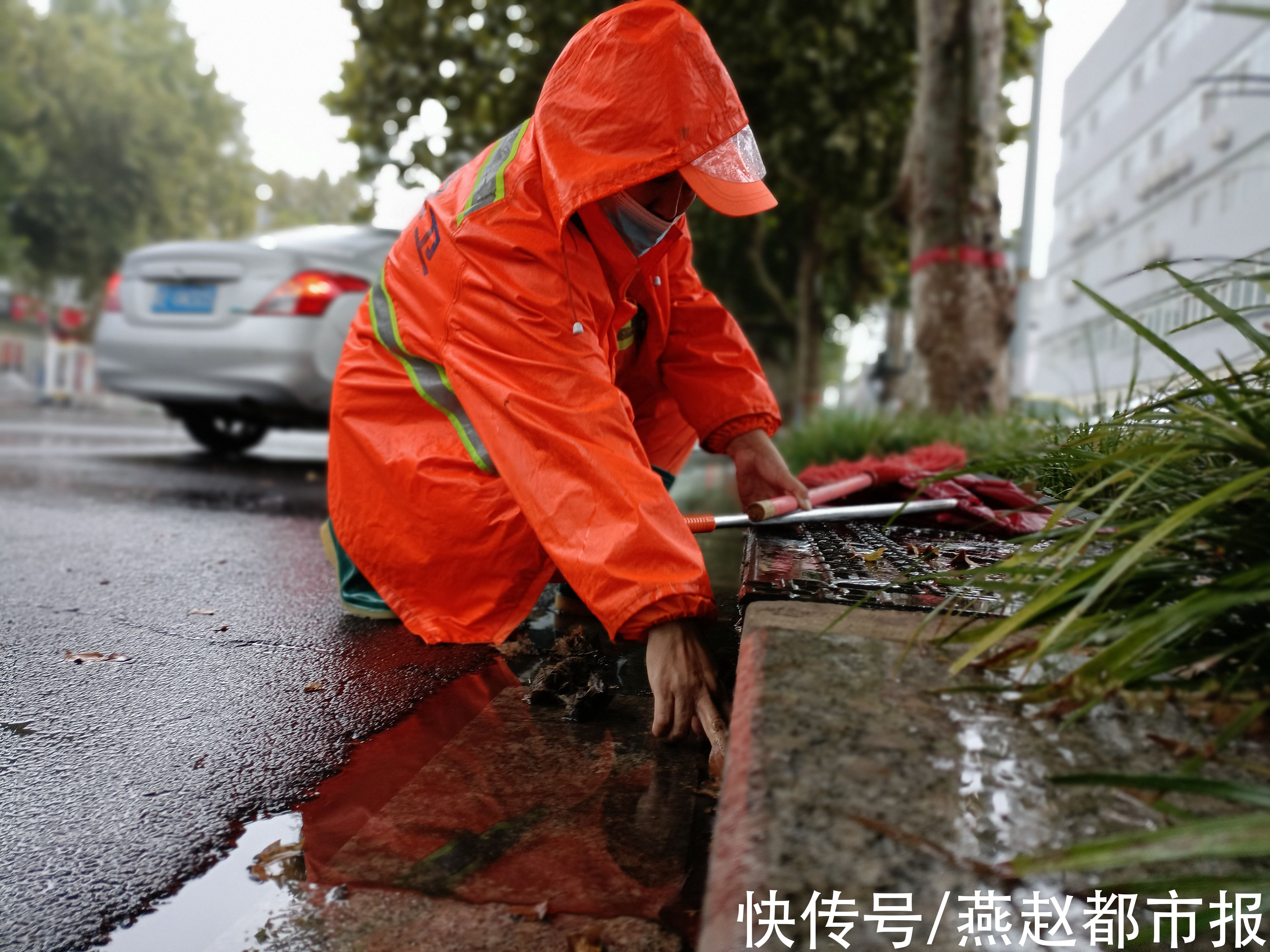 地道桥|中秋假期以雨为令，邢台市区3000余名环卫工坚守街头保畅通