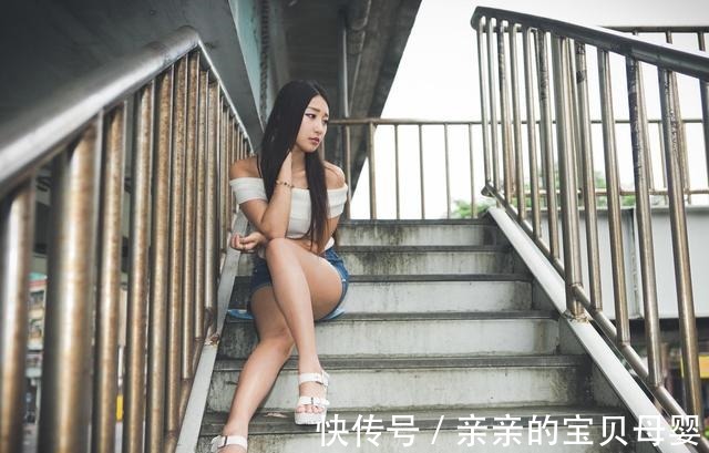 小姐姐 暑假即将来临，这位小姐姐的出游穿搭很是休闲舒适